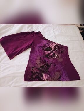 Dots Plum One-Shoulder Graphic Top